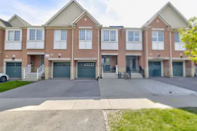 Att/Row/Townhouse in Brampton