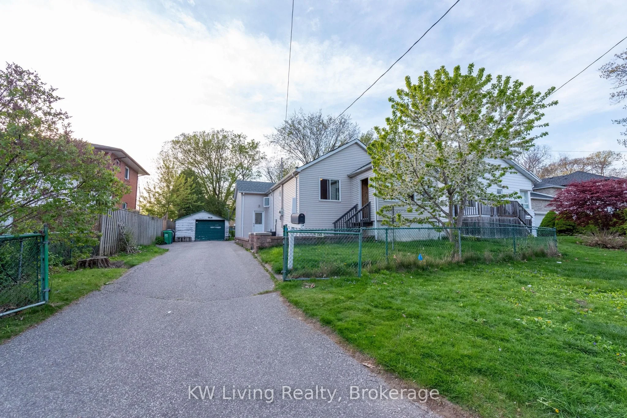 155 Angelene Street, Mississauga, On L5g 1x1