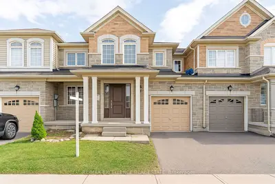 Att/Row/Townhouse in Brampton