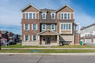 Att/Row/Townhouse in Brampton