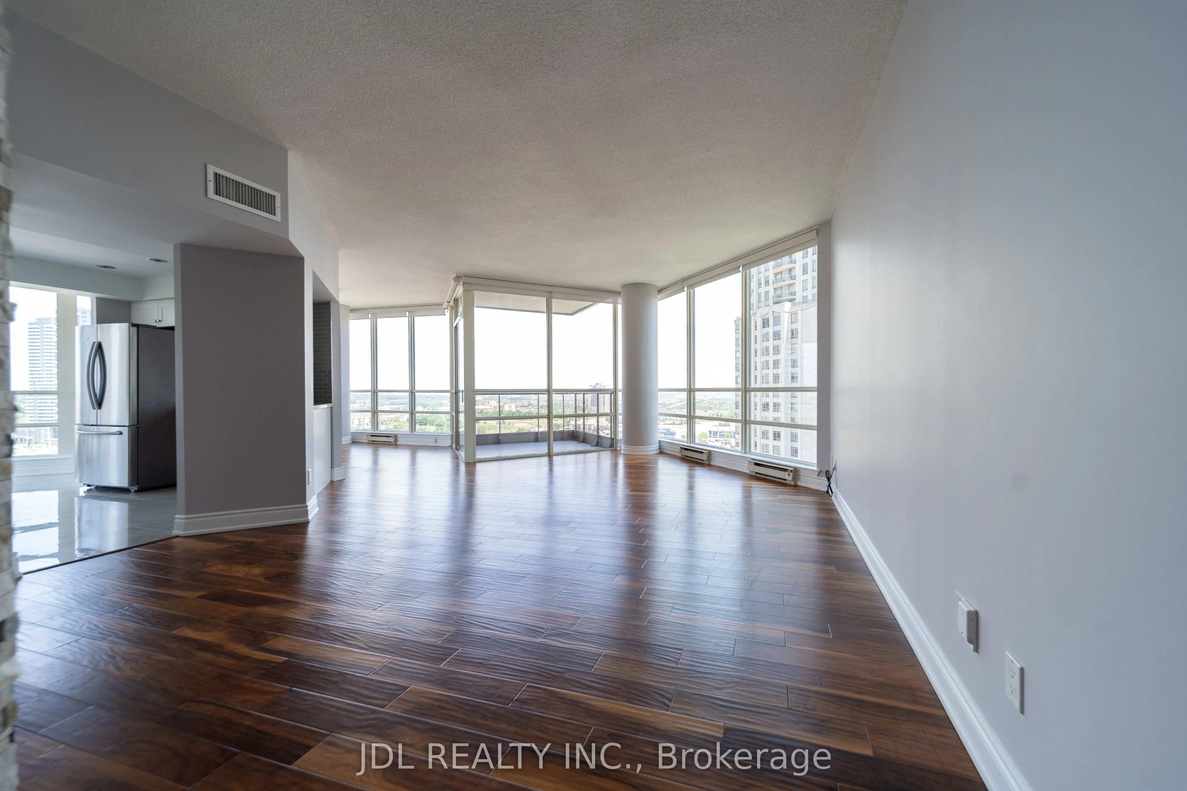 45 Kingsbridge Garden Circle 1910, Mississauga, ON L5R 3K4