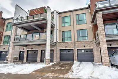 Condo Townhouse in Oakville
