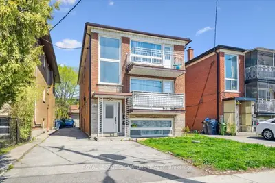 Triplex in Toronto