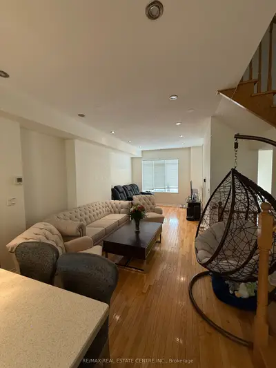 Att/Row/Townhouse in Mississauga