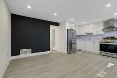 11 Del Ria Drive, Toronto W04, On M6l 1l9