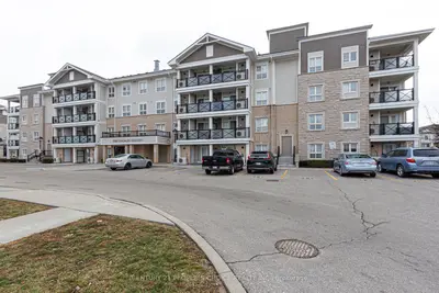 Condo Apartment in Milton