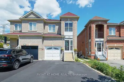 Att/Row/Townhouse in Mississauga