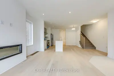 Att/Row/Townhouse in Oakville