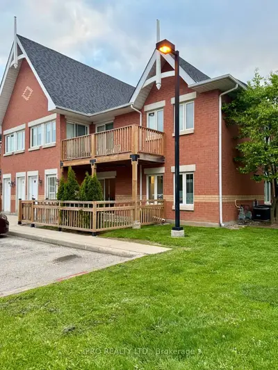 Condo Townhouse in Burlington
