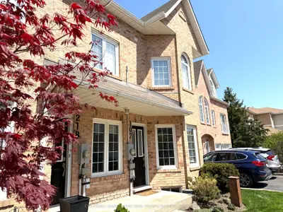 Condo Townhouse in Burlington