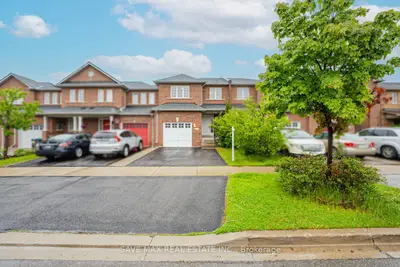 Att/Row/Townhouse in Mississauga