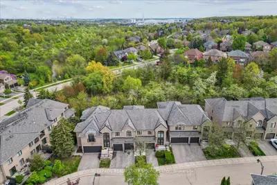 Condo Townhouse in Oakville