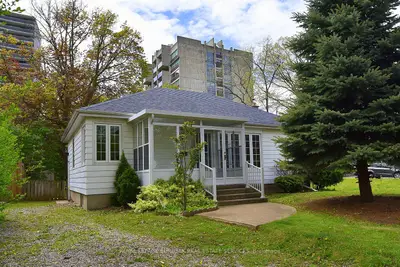 Detached in Oakville