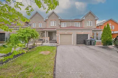 Att/Row/Townhouse in Brampton