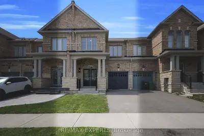 Att/Row/Townhouse in Brampton