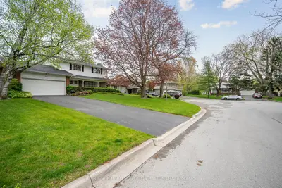 Detached in Burlington