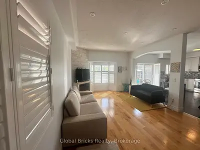 Detached in Burlington