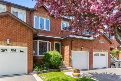 Att/Row/Townhouse in Mississauga