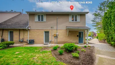 Condo Townhouse in Burlington