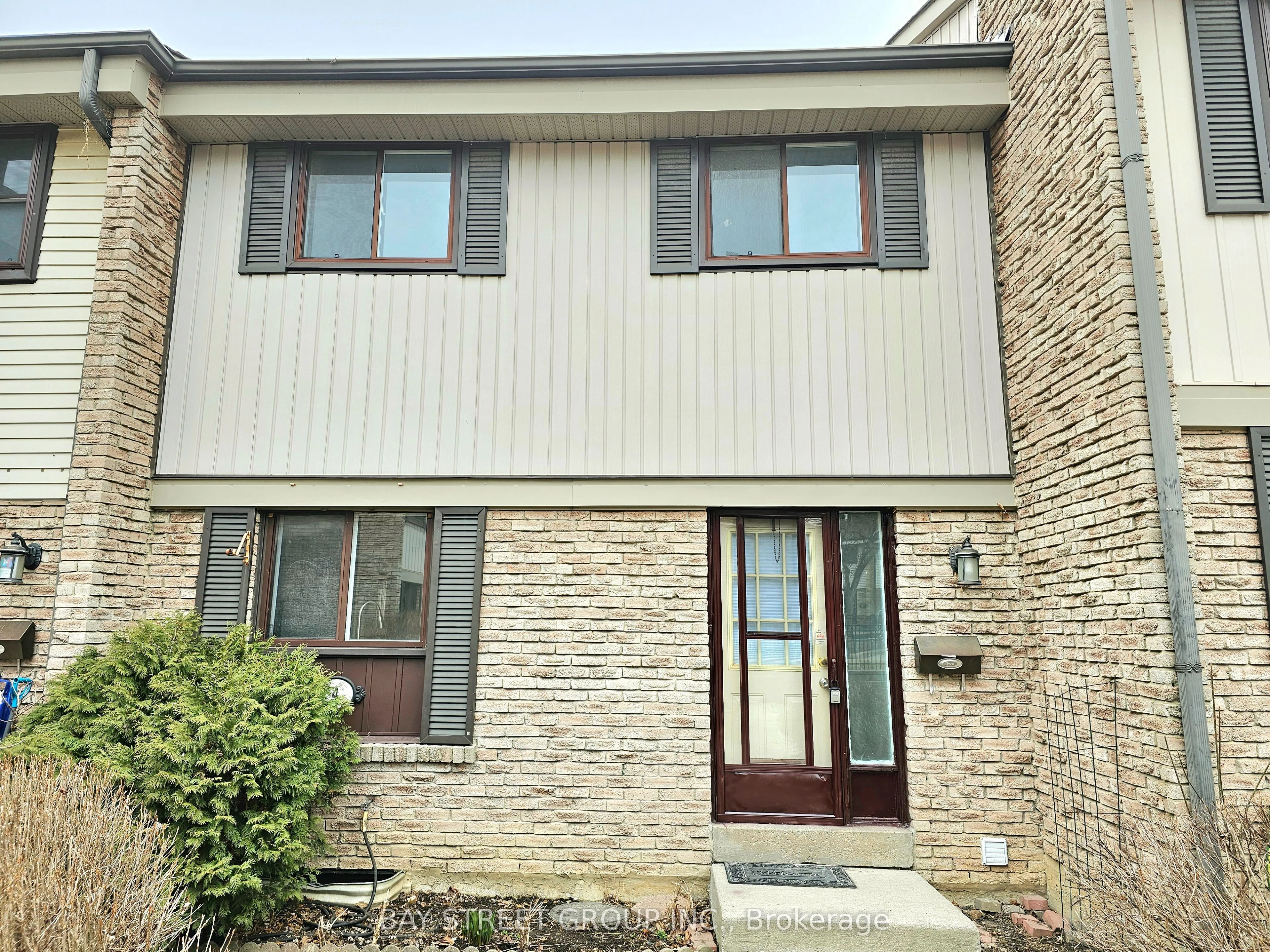 2779 Gananoque Drive 4, Mississauga, ON L5N 2E4