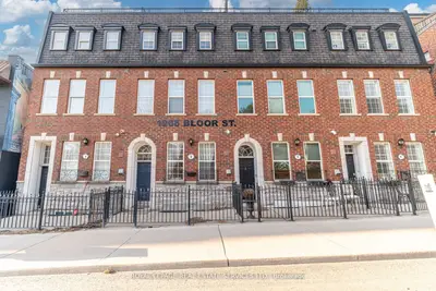 Att/Row/Townhouse in Toronto