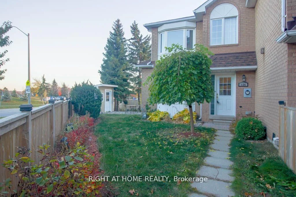 134 Glenashton Drive, Oakville, ON L6H 6G3