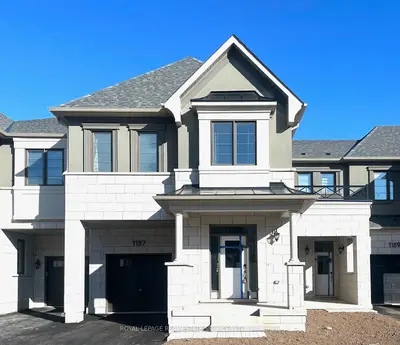 Att/Row/Townhouse in Oakville
