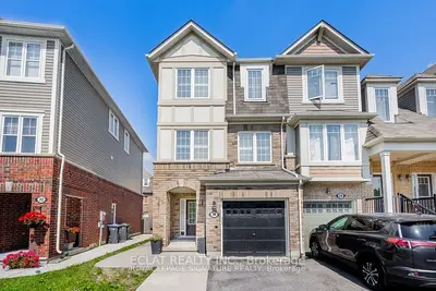 Att/Row/Townhouse in Brampton