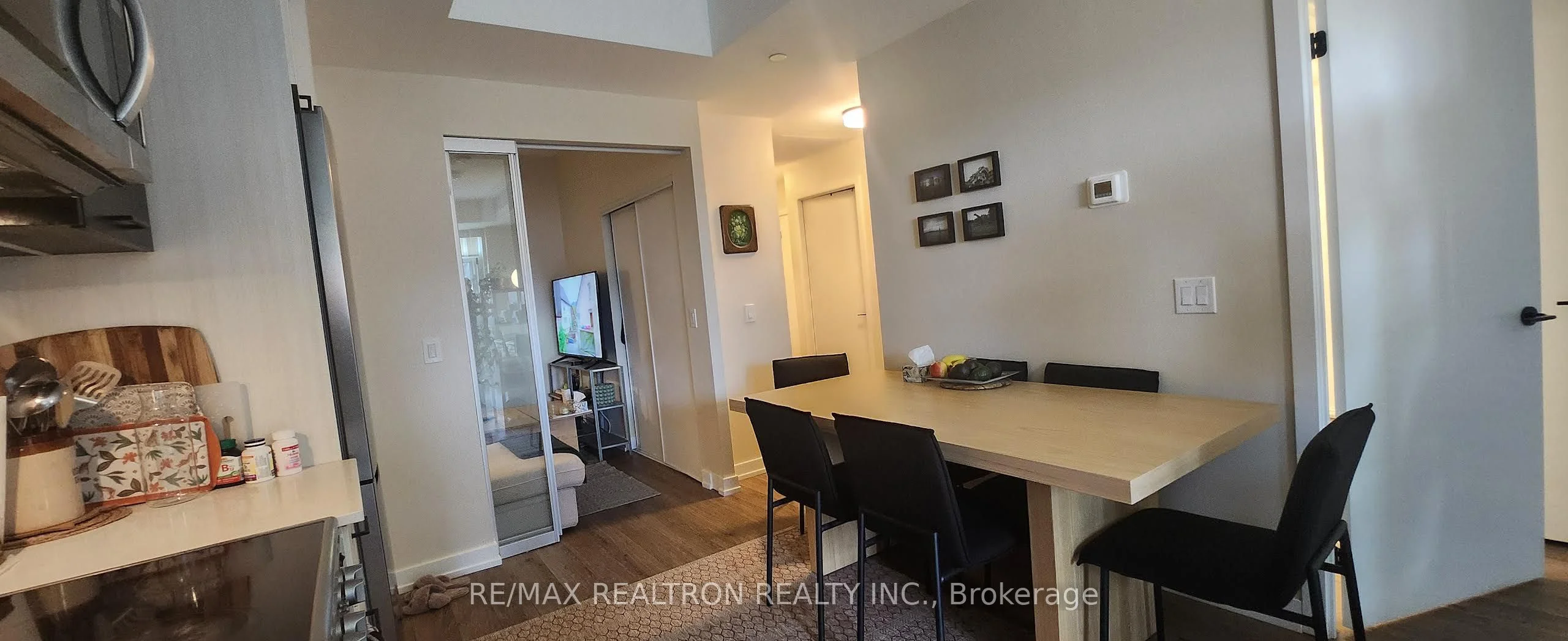 2300 St Clair Avenue W 910, Toronto W02, On M6n 1k8