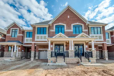 Att/Row/Townhouse in Oakville