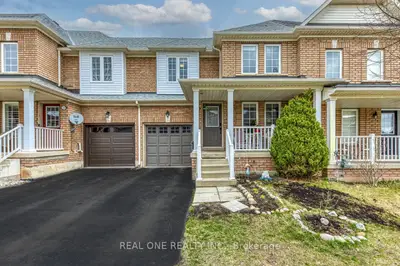 Att/Row/Townhouse in Oakville