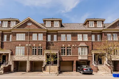 Att/Row/Townhouse in Toronto