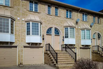Condo Townhouse in Burlington