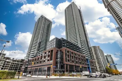 Condo Apartment in Mississauga