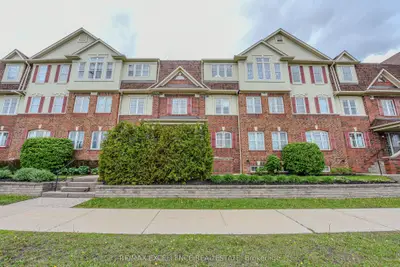 Condo Townhouse in Mississauga