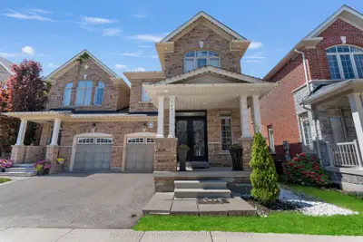 Att/Row/Townhouse in Milton