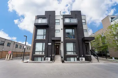 Condo Townhouse in Toronto