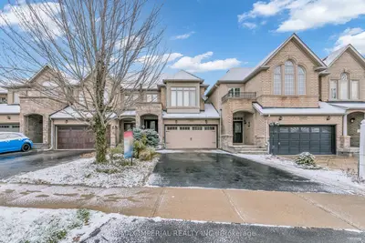 Att/Row/Townhouse in Oakville