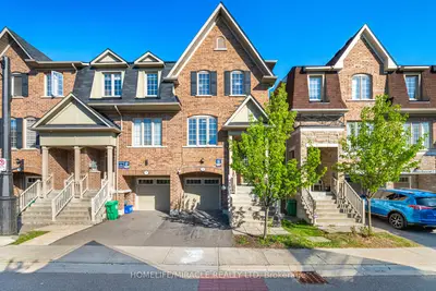 Att/Row/Townhouse in Brampton