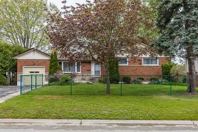 Detached in Burlington