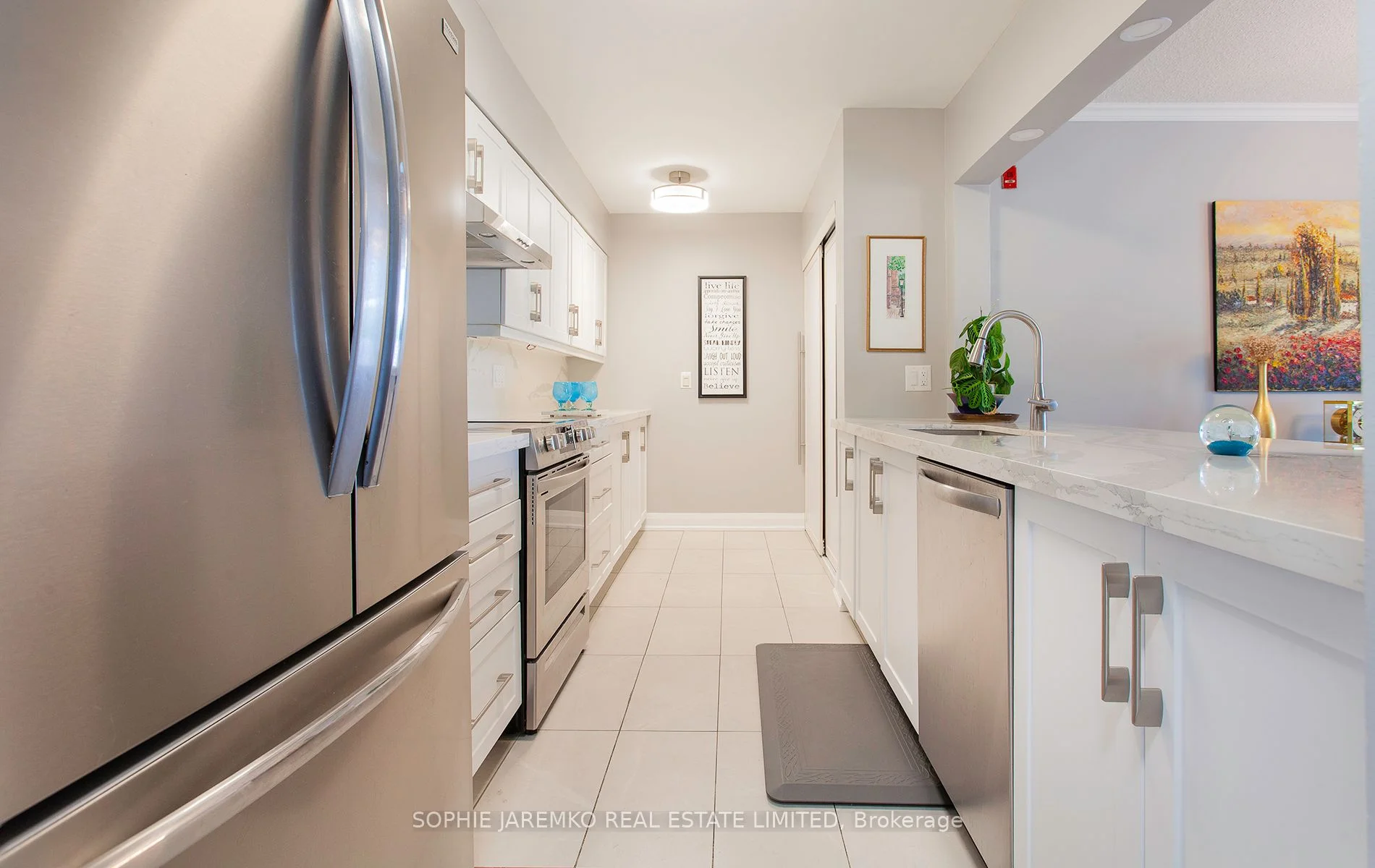 22 Southport Street 538, Toronto W01, On M6s 4y9