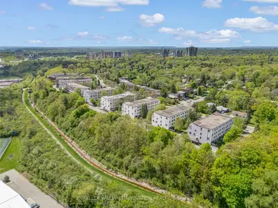 Condo Townhouse in Oakville