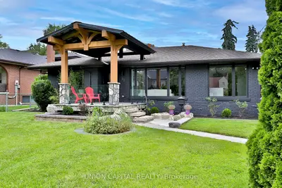 22 Mcarthur Street, Toronto W09, On M9p 3m7