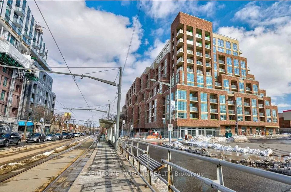 1787 St Clair Avenue 325, Toronto W03, ON M6N 1J6