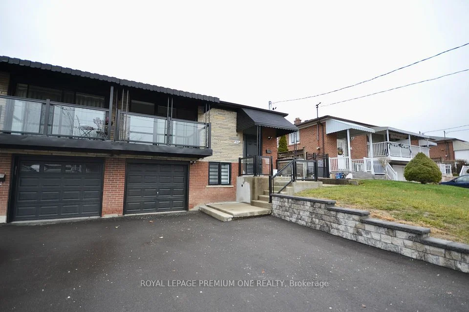58 Dovehouse Avenue Lower, Toronto W05, On M3j 1a2