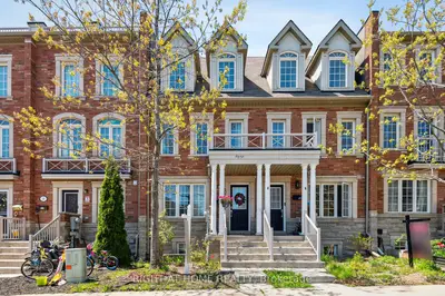 Att/Row/Townhouse in Toronto