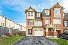 Att/Row/Townhouse in Brampton