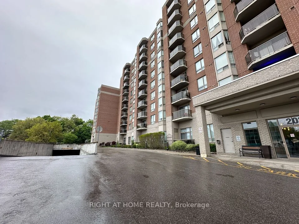 2088 Lawrence Avenue W 702, Toronto W04, ON M9N 3Z9