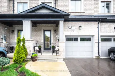Att/Row/Townhouse in Milton