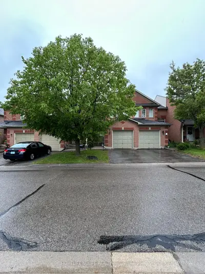 Condo Townhouse in Burlington